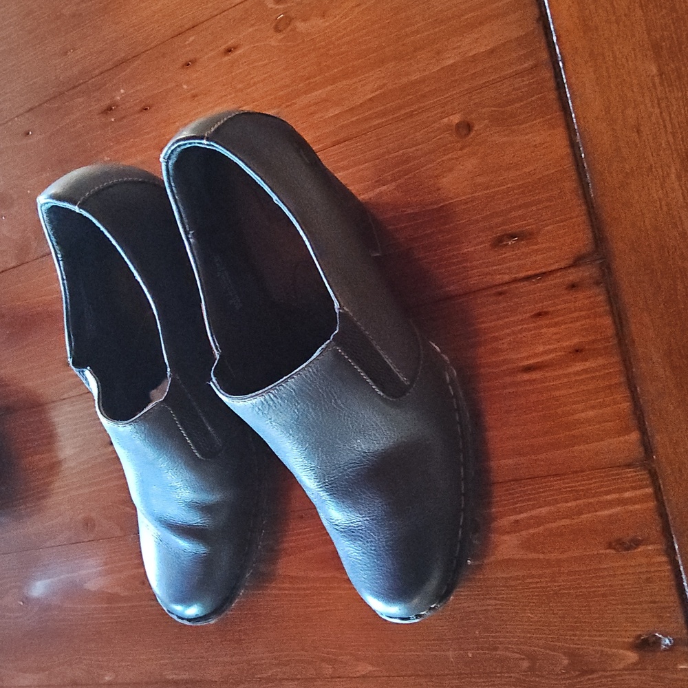 BORN -Women's Black Leather  Boots. Size 9